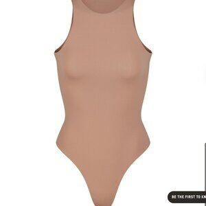 SKIMS Fits everybody high neck body suit